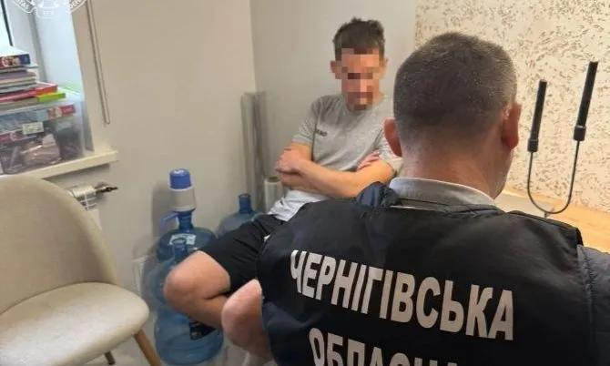 Чернігівська прокуратура викрила фіктивне бронювання футболістів, Суспільне назвало підозрюваного