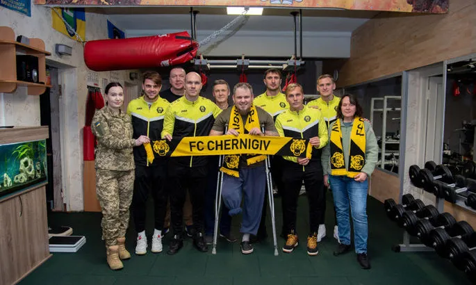 Гравці ФК Чернігів завітали до Чернігівського військового шпиталю з візитом підтримки