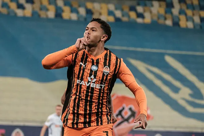 Трансферна пропозиція вже на столі: євротоп-клуб полює на зірку Шахтаря