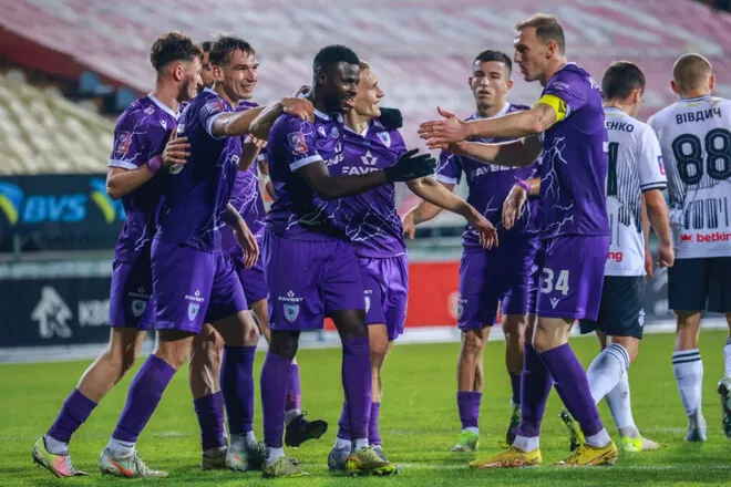 Один із лідерів УПЛ попрощається з двома футболістами вже цієї зими