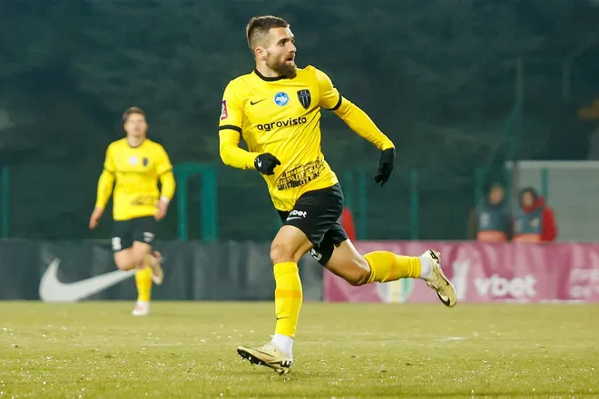 Офіційно: клуб-призер УПЛ розірвав контракт з українцем