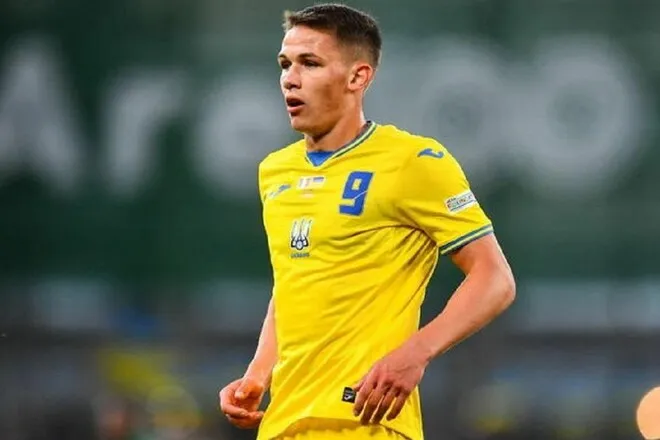 Відомий український форвард не хоче повертатися на батьківщину