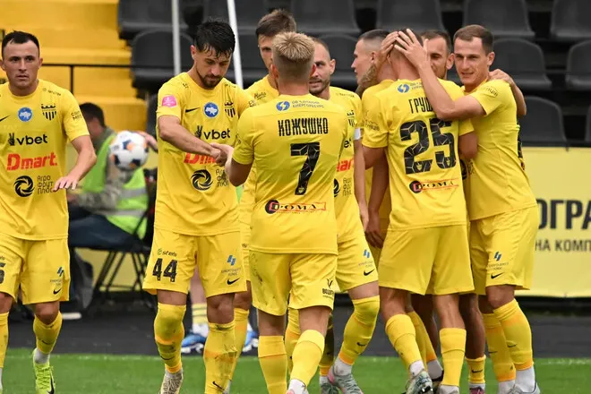 Буковина веде переговори з півзахисником Оболоні й розстається з двома гравцями