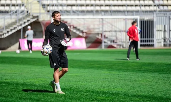 Металург офіційно розірвав контракт із воротарем