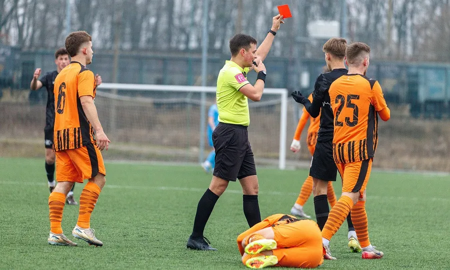 Двоє арбітрів встановили новий історичний рекорд вилучень у Національній Лізі U-19