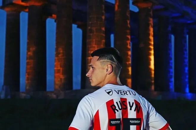 Клуб АПЛ готовий відпустити українського футболіста до Карпат