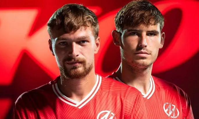 Аутсайдер Першої ліги розірвав контракти з двома півзахисниками — офіційно