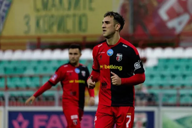 Скандал в УПЛ: футболіст утік за кордон і вже підписав контракт із новим клубом