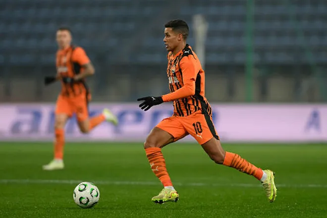 Титулований європейський клуб планує трансфер півзахисника Шахтаря