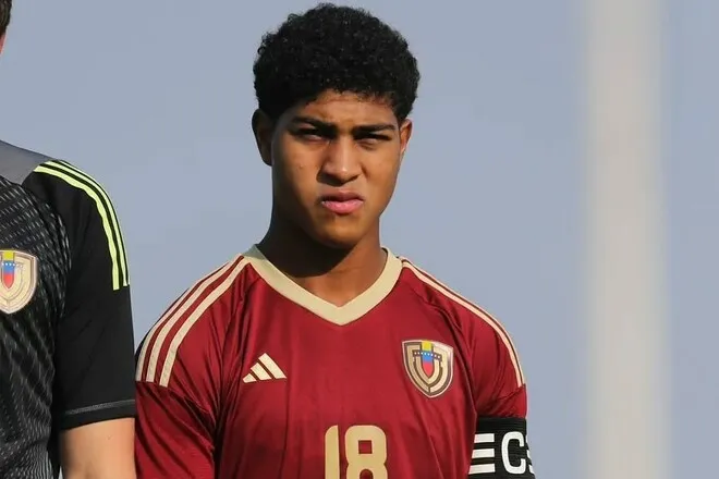 Динамо планує трансфер молодого форварда, який вже забивав збірній Англії