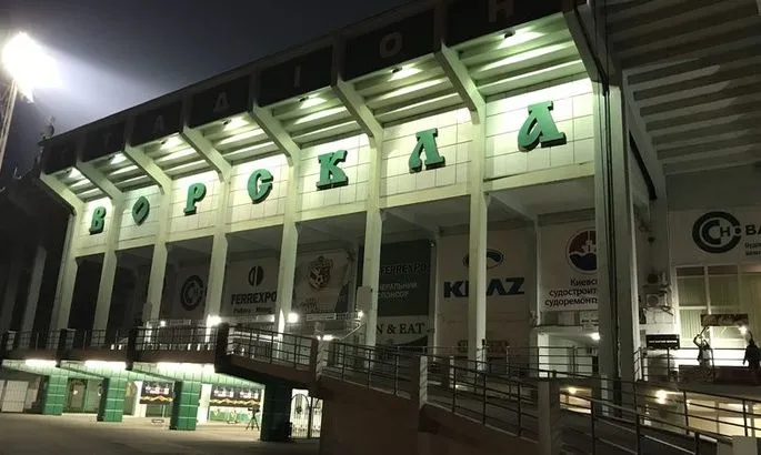 Скандал у Полтаві: мережу шокувало фото зруйнованого газону стадіону Ворскли