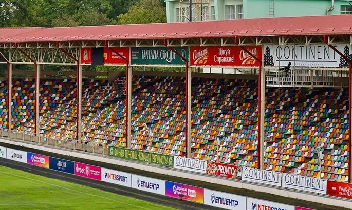 Стан поля у Тернополі викликає занепокоєння: тут мають грати Буковина і Динамо