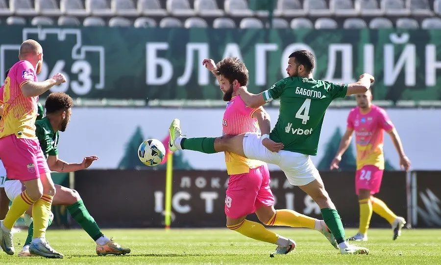 Карпати розгромною перемогою обірвали рекордну безвиграшну серію