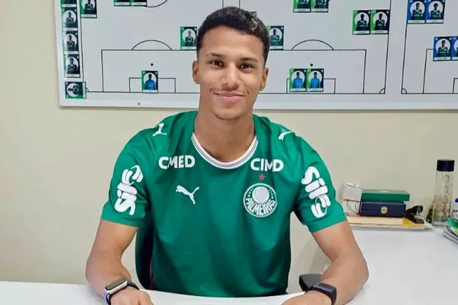 Офіційно: футболіст Карпат перейшов у титулований бразильський клуб — трансфер завершено