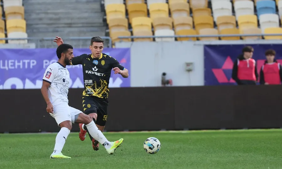 Металіст 1925 завдяки голам у першому таймі здобув першу виїзну перемогу над Рухом в УПЛ