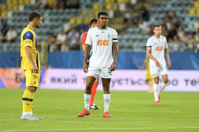 Динамо Київ планує продати двох нападників, але угоди блокує проблема