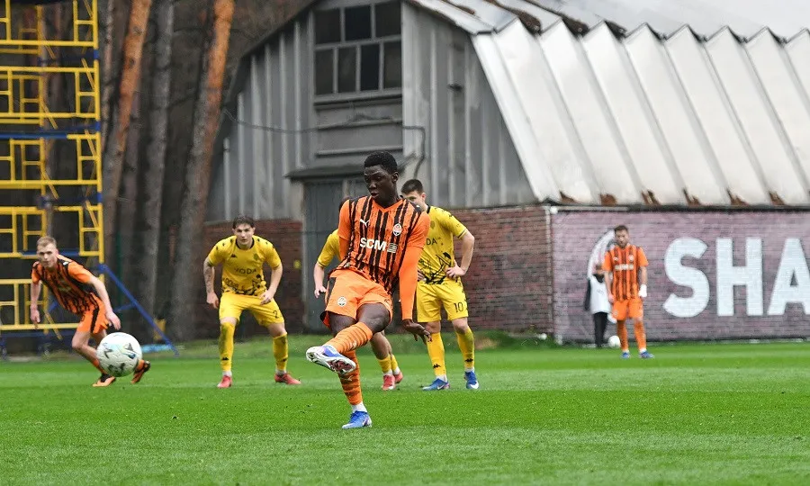 Нападник Шахтаря U-19 за крок до історичного рекорду Матвія Пономаренка