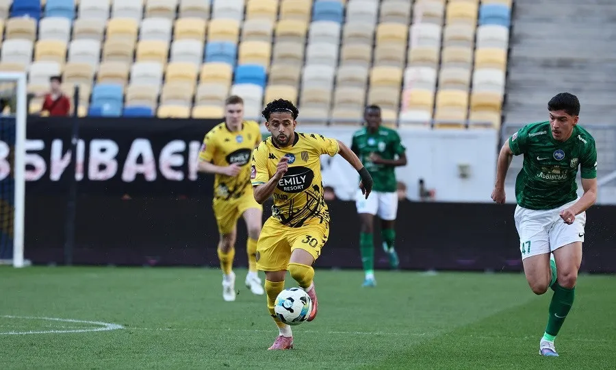 Карпати розгромили Рух у львівському дербі та подовжили серію без поразок