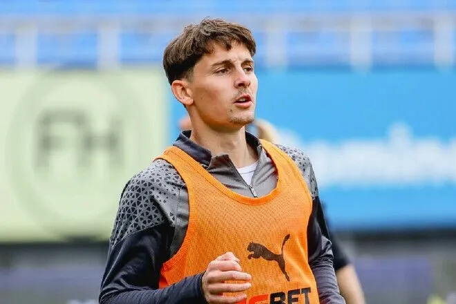 Офіційно: іноземний футболіст, який відмовився виступати в УПЛ, залишив Україну
