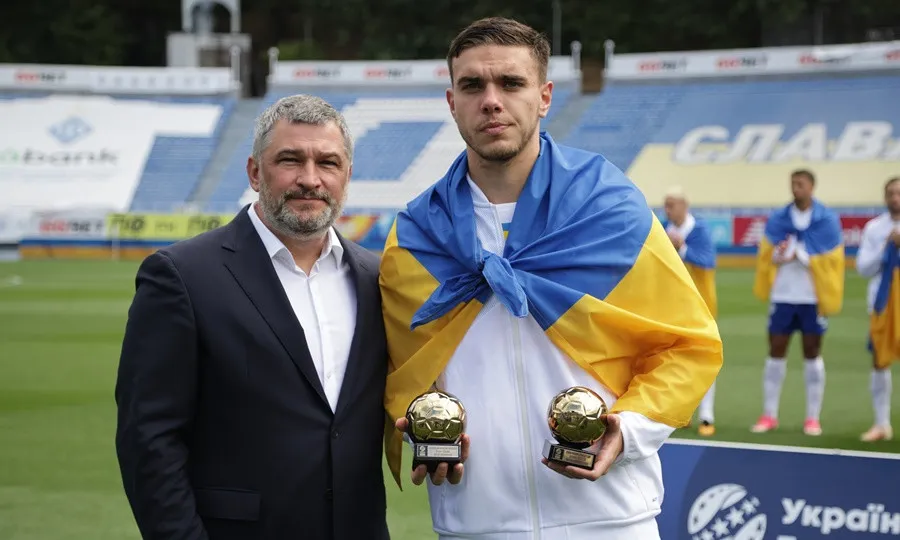 Матвій Пономаренко отримав нагороду від президента Української Прем’єр-ліги Євгена Дикого